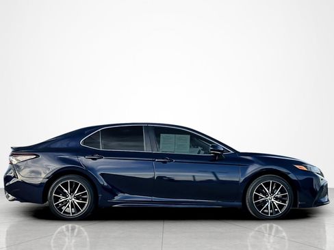 Certified 2022 Toyota Camry SE image 6