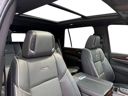 Used 2023 Cadillac Escalade Premium Luxury AWD/4WD image 26
