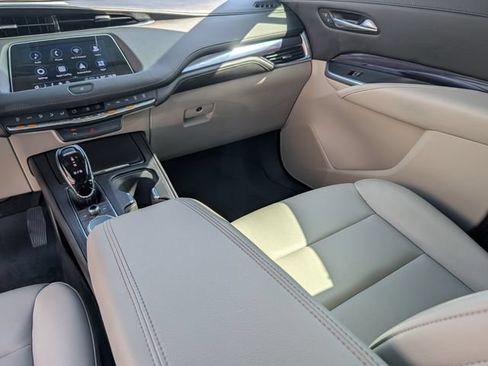 Used 2023 Cadillac XT4 Luxury FWD image 15