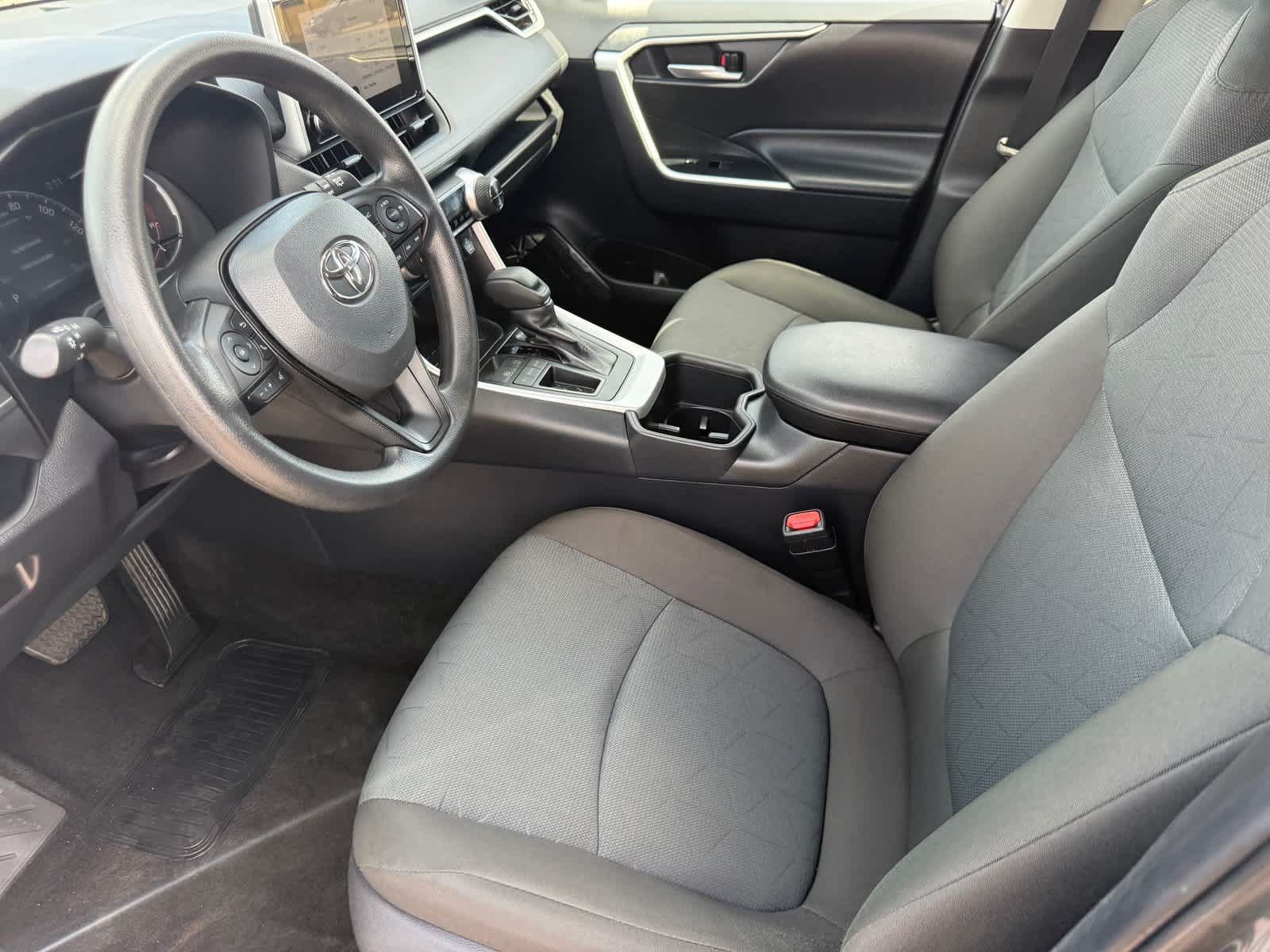 Used 2025 Toyota RAV4 XLE FWD image 13