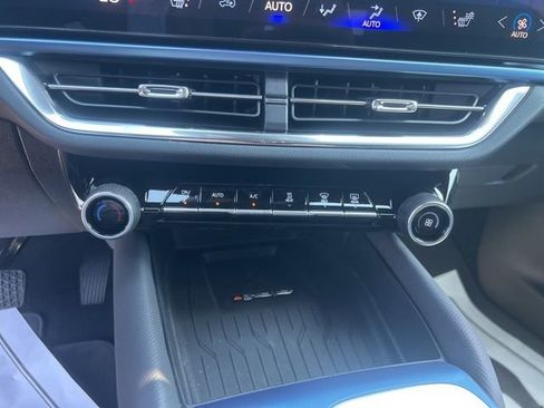 New 2026 Chevrolet Equinox EV LT image 25