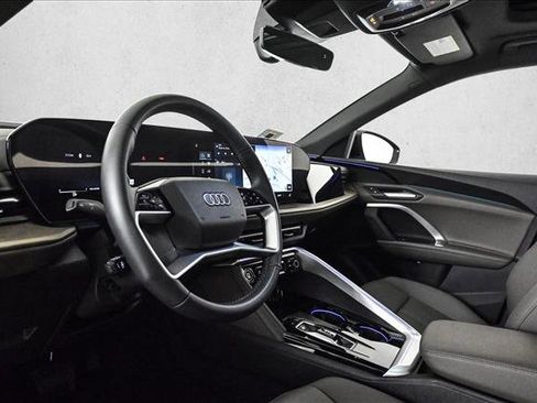 Used 2025 Audi Q5 Premium w/ Convenience Package image 10