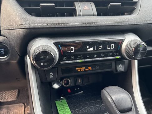 Used 2021 Toyota RAV4 XLE image 18