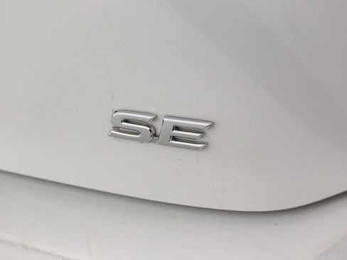 Used 2025 Toyota Camry SE FWD image 11
