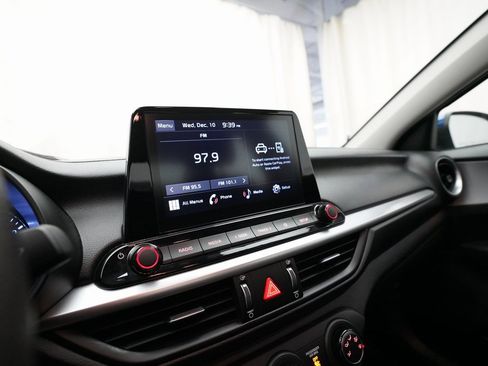 Used 2023 Kia Forte LXS image 6