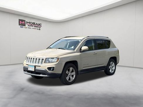 Used 2017 Jeep Compass Latitude AWD/4WD image 4