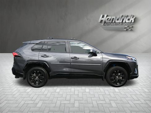 Used 2024 Toyota RAV4 SE image 11