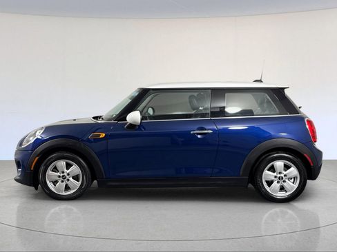 Used 2017 MINI Cooper 2-Door Hardtop image 2