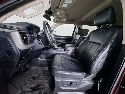 Used 2024 Ford Expedition Max XLT image 18