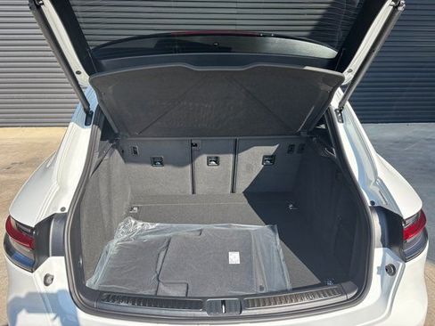 Certified 2026 Porsche Macan AWD/4WD image 25