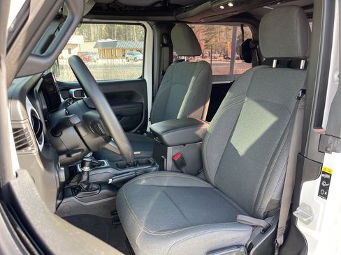 Used 2025 Jeep Wrangler Sport image 18
