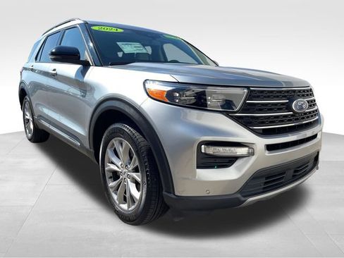 Used 2024 Ford Explorer XLT w/ Equipment Group 202A AWD/4WD image 7