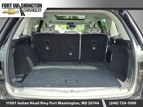 Used 2023 Jeep Grand Cherokee Overland RWD image 3
