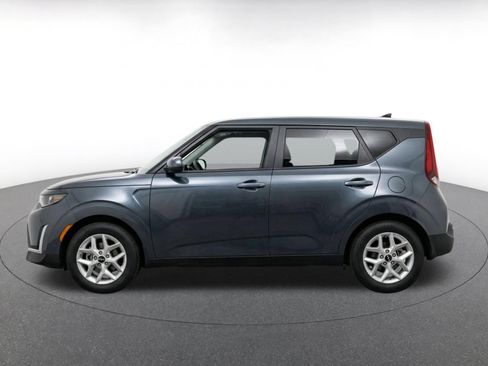 Used 2025 Kia Soul LX w/ LX Technology Package FWD image 4