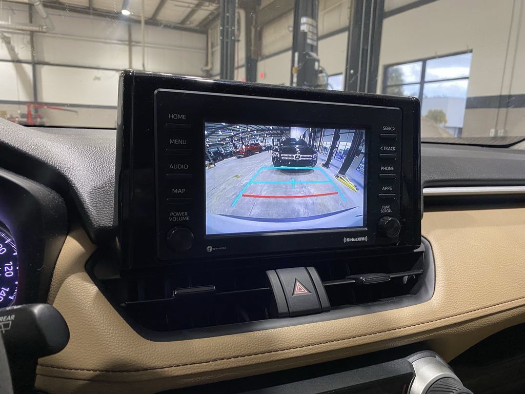 Used 2021 Toyota RAV4 LE AWD/4WD image 6