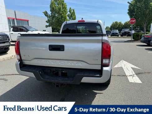 Used 2022 Toyota Tacoma SR5 AWD/4WD image 9