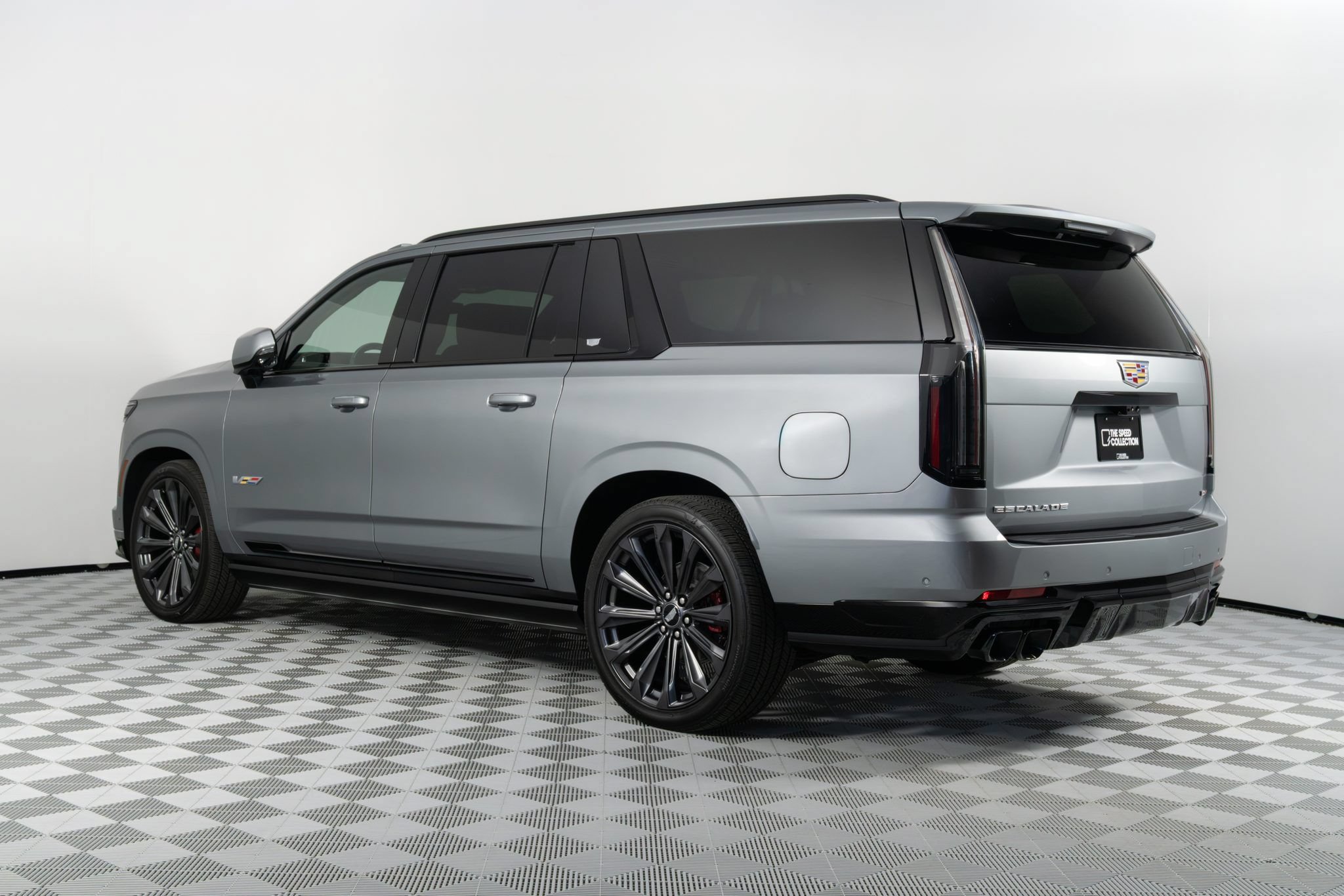 Used 2026 Cadillac Escalade ESV V AWD/4WD image 2