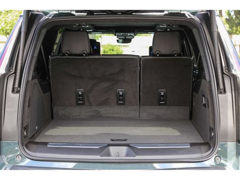 Used 2025 Cadillac Escalade ESV V AWD/4WD image 24