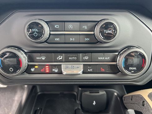 New 2025 Ford Bronco Badlands image 21