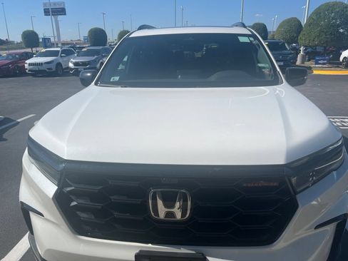 Used 2023 Honda Pilot TrailSport image 2