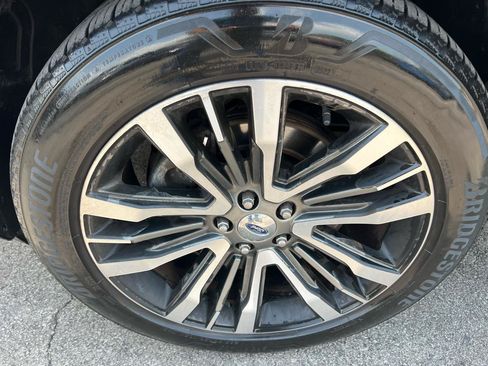 Used 2016 Ford Explorer Platinum AWD/4WD image 2