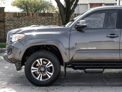 Used 2019 Toyota Tacoma TRD Sport w/ Technology Package image 21