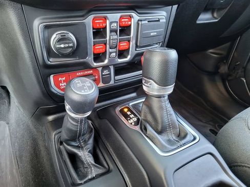 Used 2024 Jeep Wrangler Unlimited AWD/4WD image 21