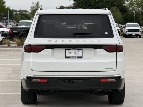 Used 2024 Jeep Wagoneer Series II RWD image 5