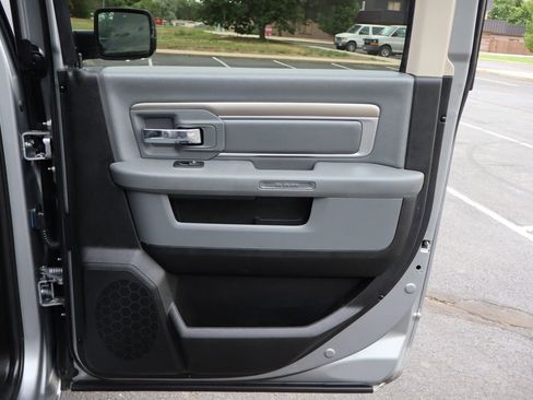 Used 2020 RAM 1500 Classic SLT w/ Luxury Group image 26