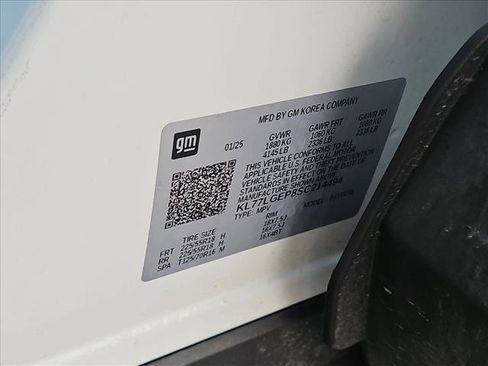 Certified 2025 Chevrolet Trax RS w/ Sunroof Package FWD image 25