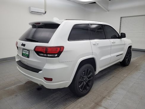Used 2018 Jeep Grand Cherokee Altitude AWD/4WD image 9