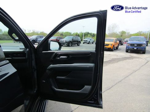 Used 2025 GMC Yukon XL AT4 w/ AT4 Premium Package AWD/4WD image 41