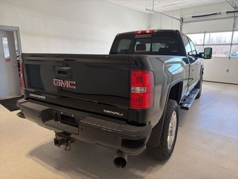 Used 2018 GMC Sierra 2500 Denali w/ Duramax Plus Package AWD/4WD image 7