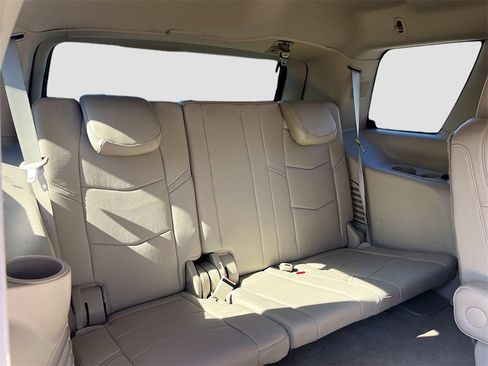 Used 2020 Cadillac Escalade Luxury image 29