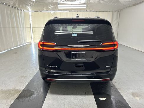 Used 2024 Chrysler Pacifica Pinnacle AWD/4WD image 23