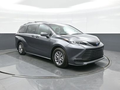 Used 2025 Toyota Sienna LE w/ LE Plus Package