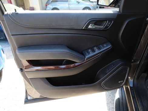 Used 2019 GMC Yukon SLT w/ Premium Edition AWD/4WD image 18