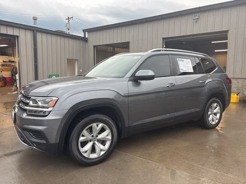 Used 2018 Volkswagen Atlas Launch Edition FWD image 3