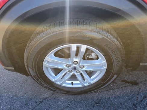 Used 2023 Ford Explorer XLT w/ Equipment Group 202A image 25