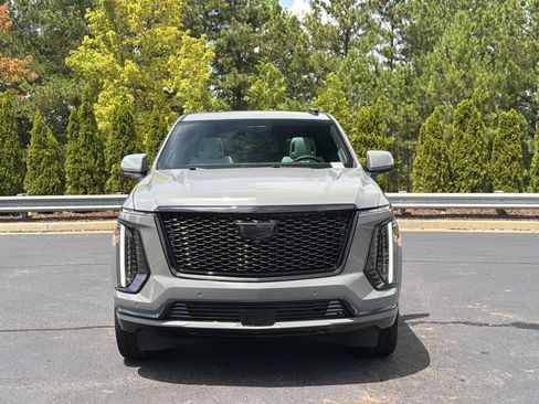Used 2026 Cadillac Escalade Platinum Sport w/ LPO, Floor Liner Package AWD/4WD image 13