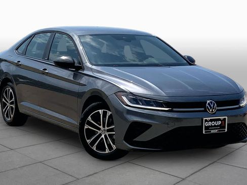 Used 2025 Volkswagen Jetta Sport FWD image 3