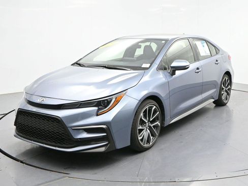 Used 2022 Toyota Corolla SE FWD image 3