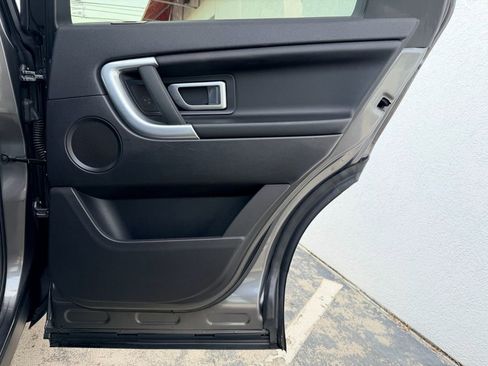 Used 2016 Land Rover Discovery Sport SE image 23