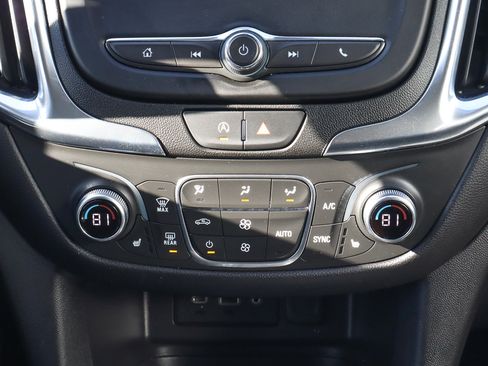 Used 2024 Chevrolet Equinox LT image 11