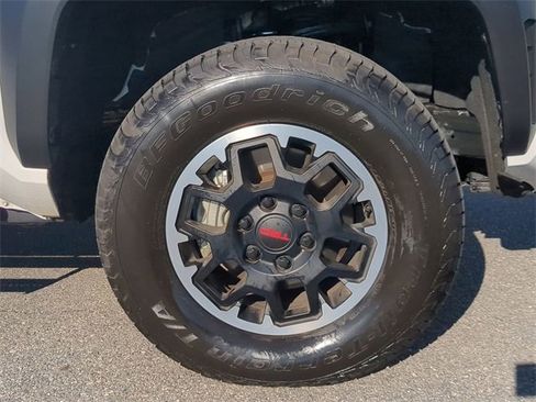 Used 2024 Toyota Tacoma TRD Off-Road image 8