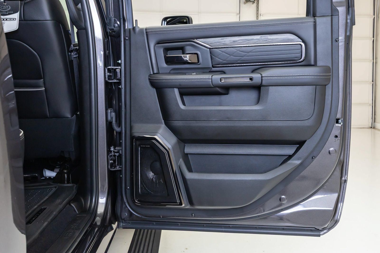 Used 2026 RAM 2500 Limited AWD/4WD image 49