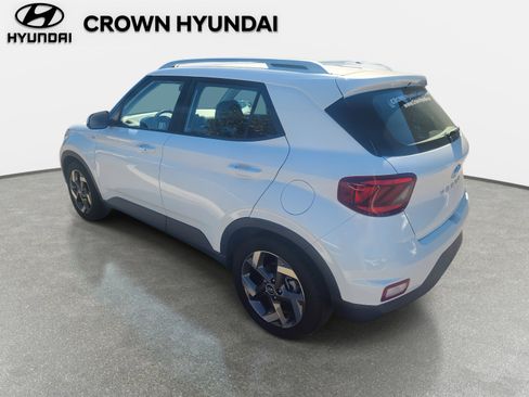 Certified 2025 Hyundai Venue SEL image 6