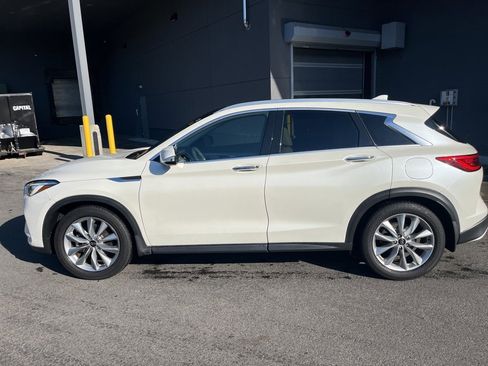 Used 2021 INFINITI QX50 Essential w/ Convenience Package image 3