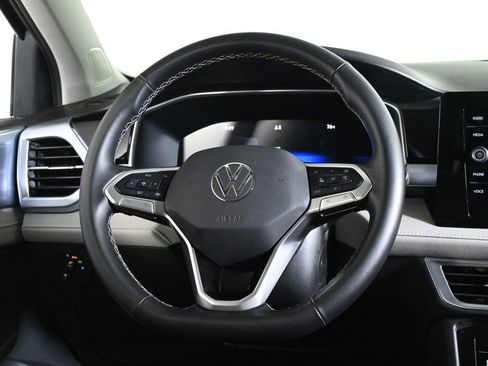 Used 2025 Volkswagen Taos SE image 10