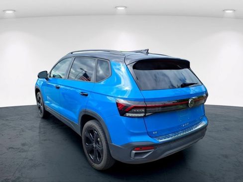 Used 2025 Volkswagen Taos SE AWD/4WD image 17